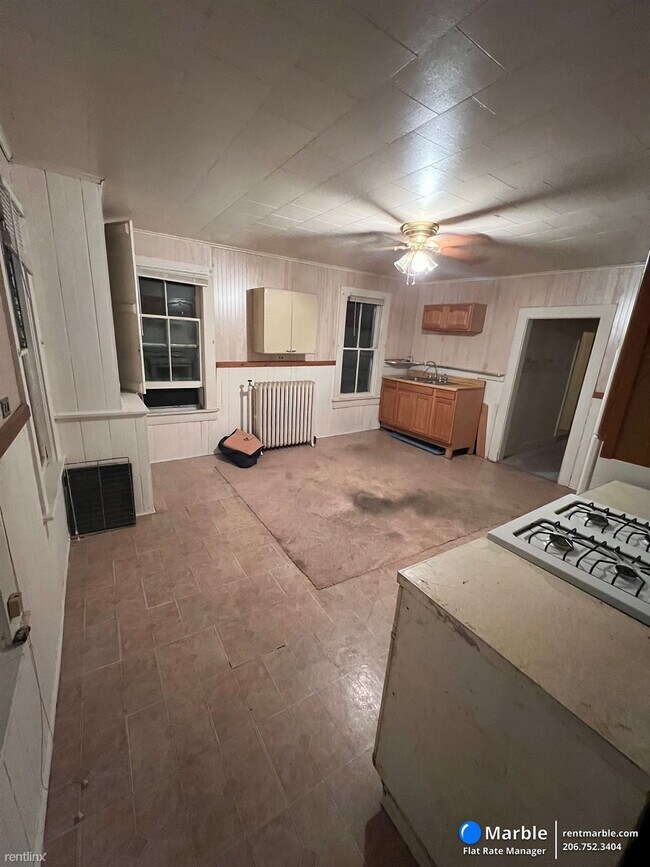 Building Photo - 2 br, 1 bath House - 19 State Street Apt 5