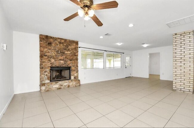 Foto del edificio - 12305 Pine Oak Dr