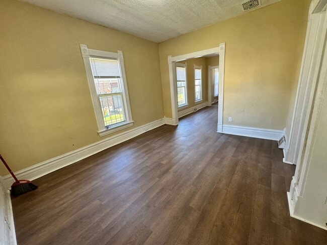 Building Photo - 4 Bedroom House