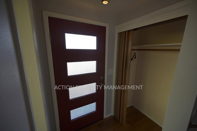 Building Photo - 4 bed 2 bath home in Port Angeles