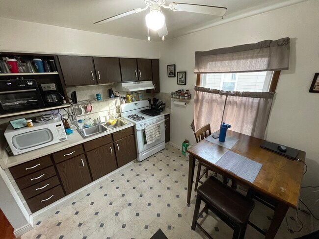 Foto del edificio - 4708 W Howard Ave