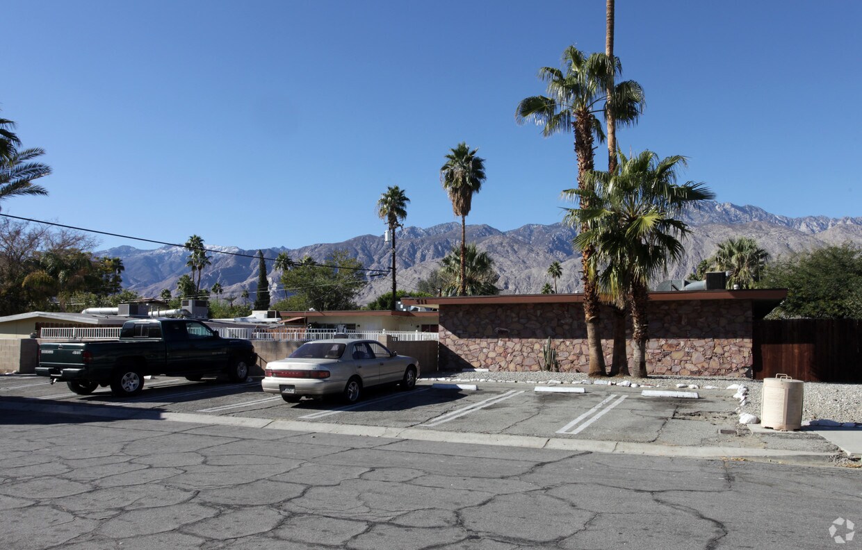 Building Photo - 511 S Desert View Dr