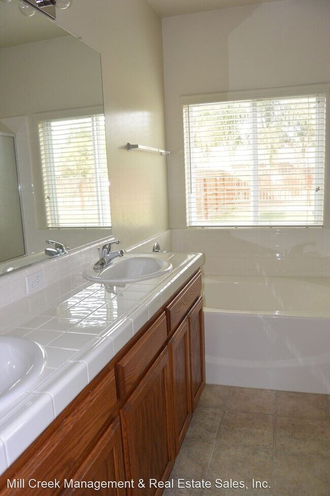 Foto del edificio - 3 br, 2 bath House - 4123 S. Oak View