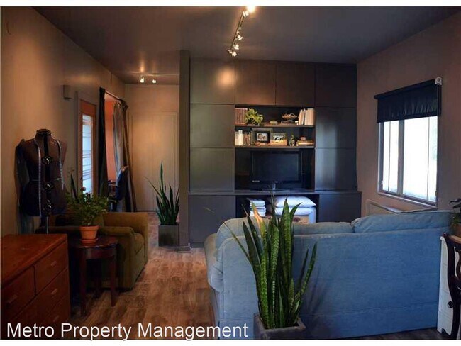 Foto del edificio - 2 br, 1 bath House - 187 E 12th Street