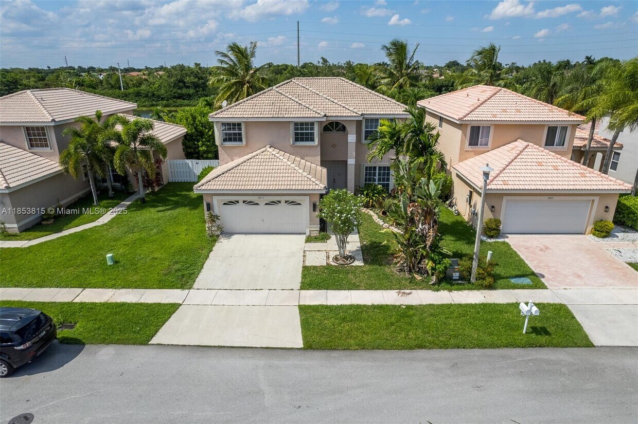 Foto principal - 18061 SW 18th St