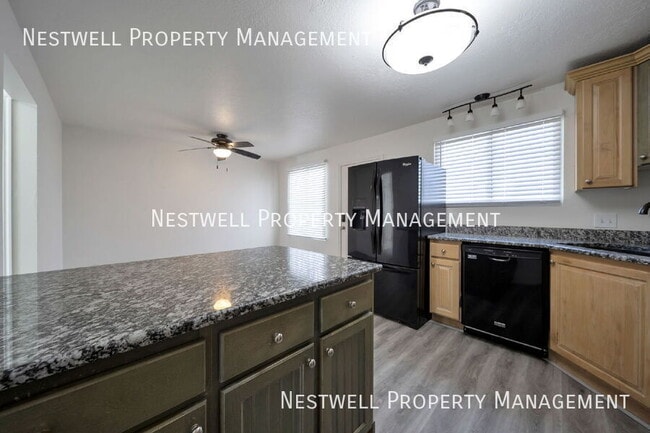 Building Photo - 1562 Ponderosa Ln