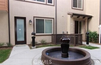 Building Photo - 1330 Clementine Way
