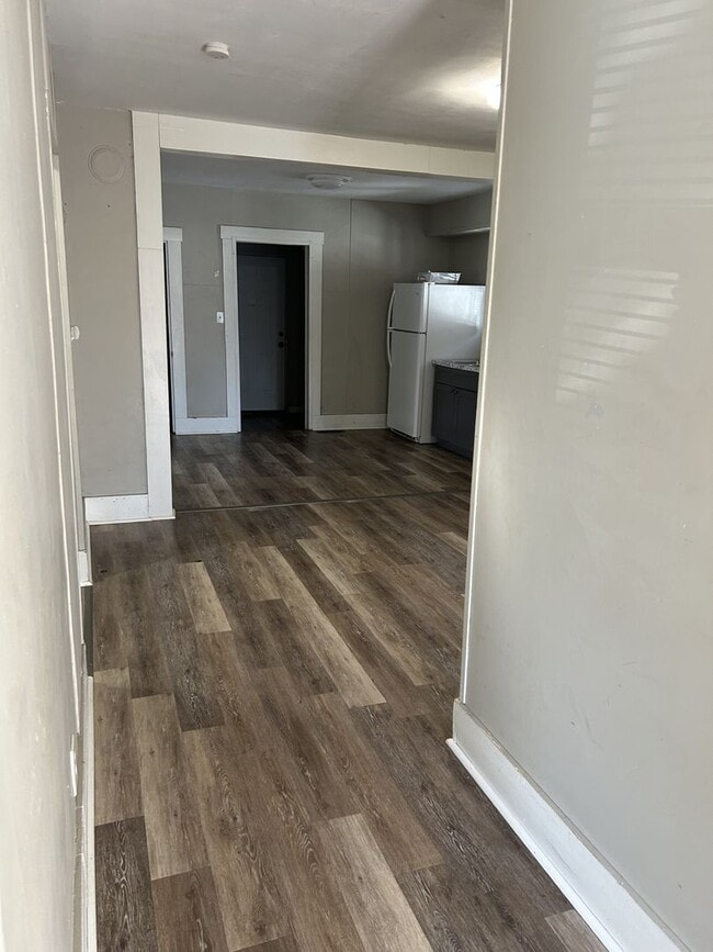 Building Photo - Beautiful 3 Bedroom, 1 1/2 Bath House in a...