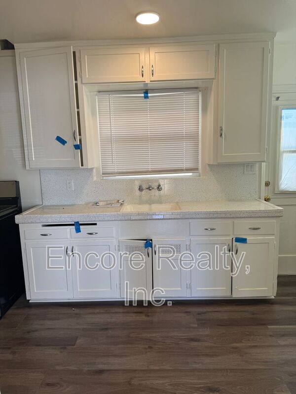 Foto del edificio - 5008 Muir Ave