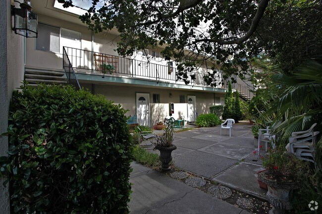 Building Photo - 1321 Palos Verdes Dr