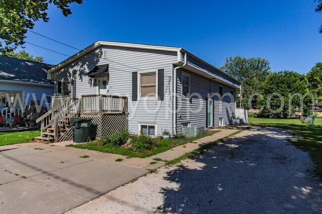 Foto del edificio - Gorgeous 3 Bedroom / 1 Bathroom Duplex | Gretna