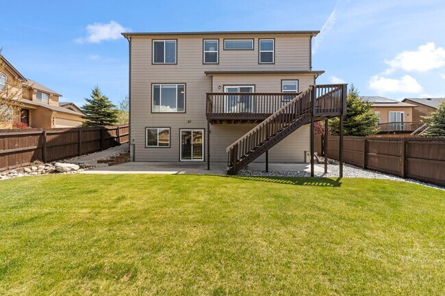 Foto del edificio - Evolve Real Estate: Meticulous and Luxurious 4 Bedroom + Office + Finished Basement on A Double C...