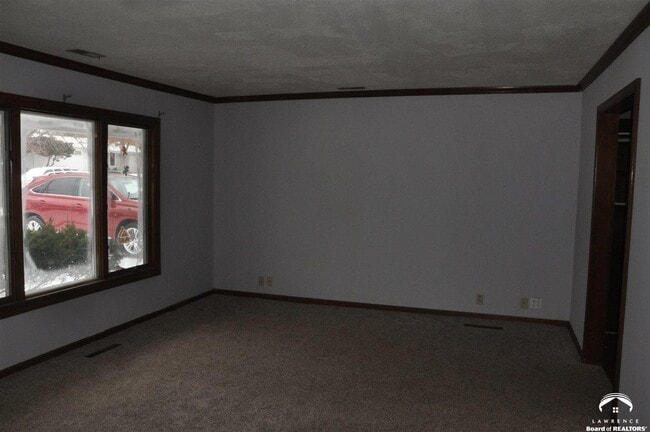 Building Photo - 2020 Hillview Rd