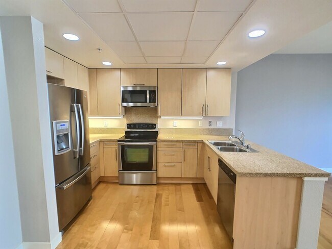 Foto del edificio - 1 Bedroom Flat for Rent at Plant 51 in Dow...