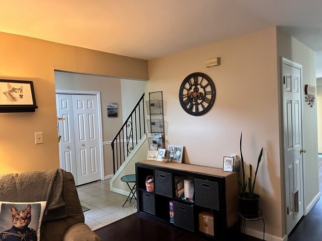 Foto del edificio - 276 Stone Ridge Dr
