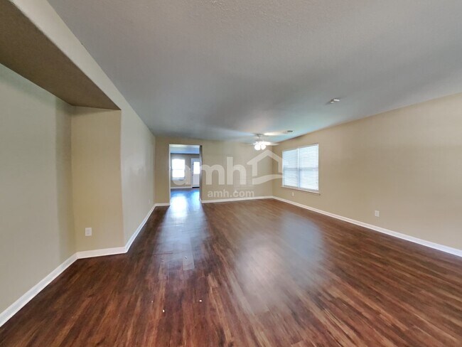 Foto del edificio - 6907 Oleander Grove Way