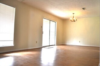 Building Photo - 16454 Hickory Knoll Dr