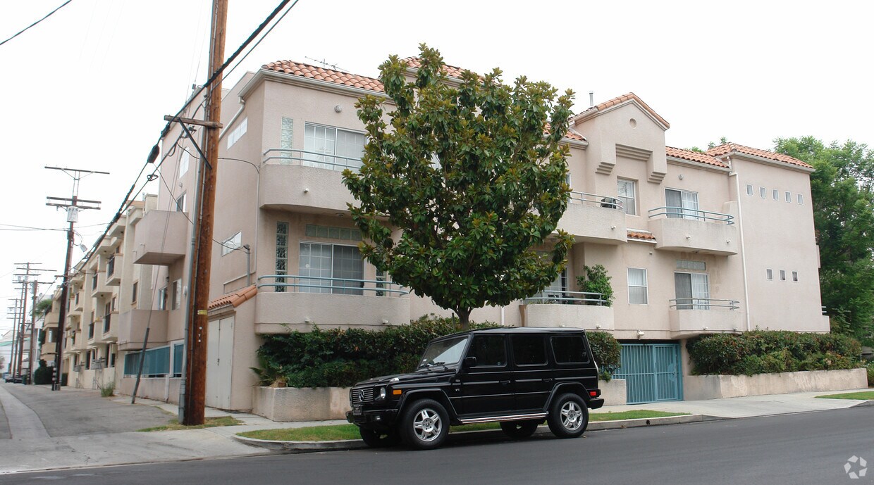Building Photo - 4303 Whitsett Ave