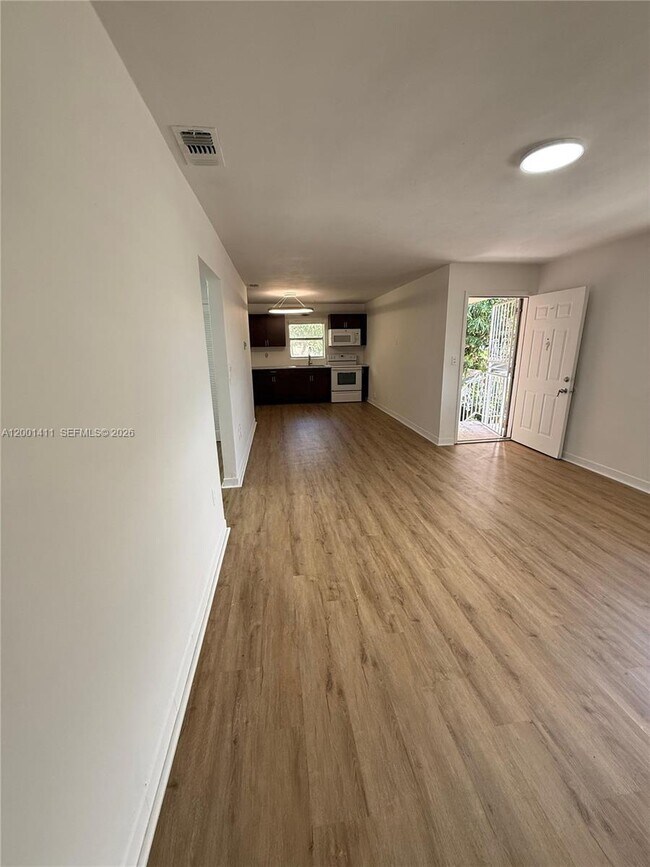 Foto del edificio - 437 NW 44th Ave