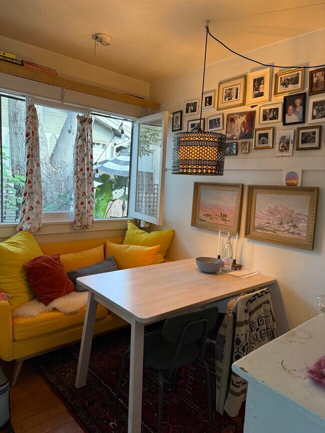 Foto del edificio - 422 El Centro St