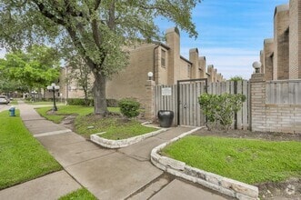 Building Photo - 9850 Pagewood Ln