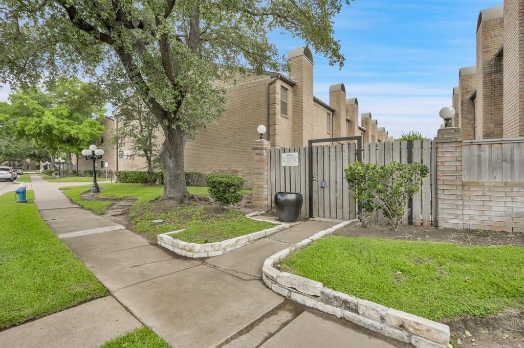 Primary Photo - 9850 Pagewood Ln