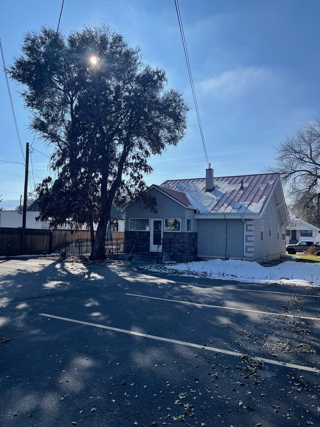 Building Photo - 640 S 4th Ave