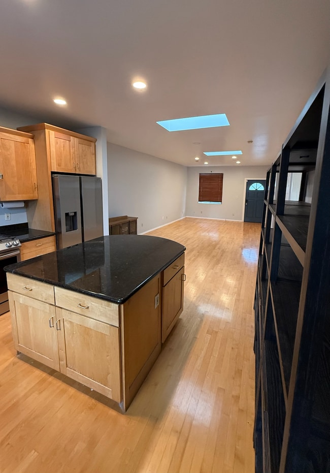 Building Photo - 5529 Beaudry St