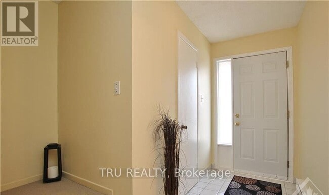 Building Photo - 302 Craig Henry Dr