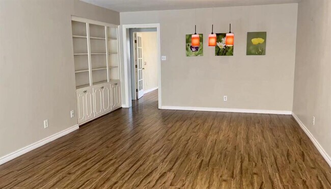 Foto del edificio - 13140 Trail Hollow Dr