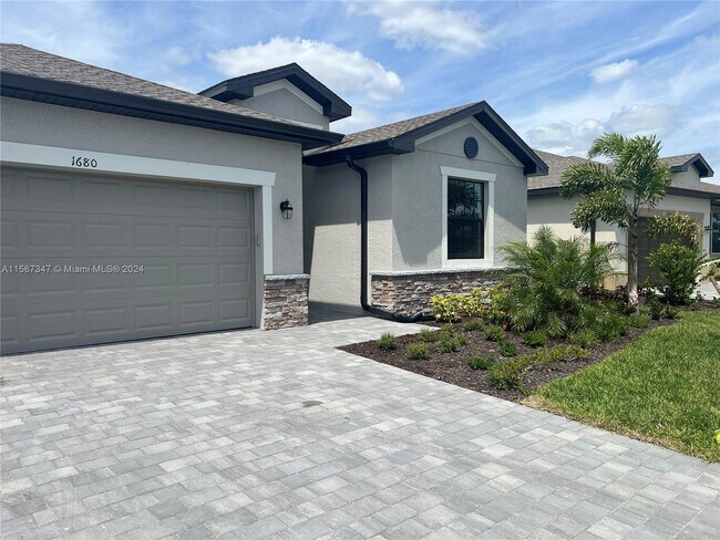 Building Photo - 1680 Saddlewood Cir