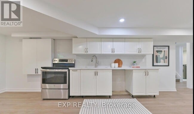 Building Photo - 421 Browndale Crescent
