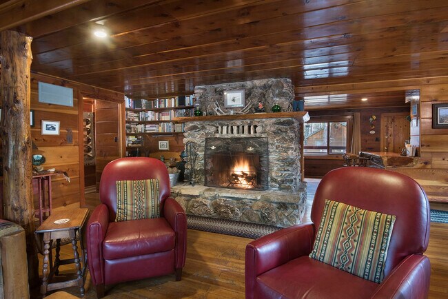Building Photo - 2584 River Rd