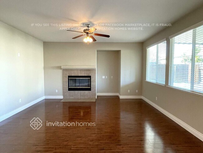 Foto del edificio - 465 Elmwood Ct