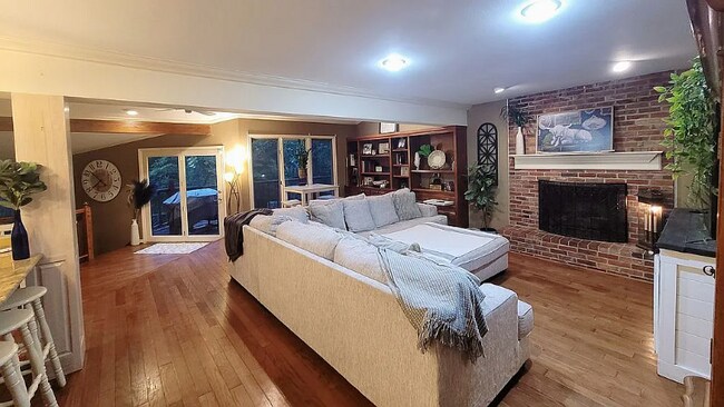 Foto del edificio - 2533 Mark Ln