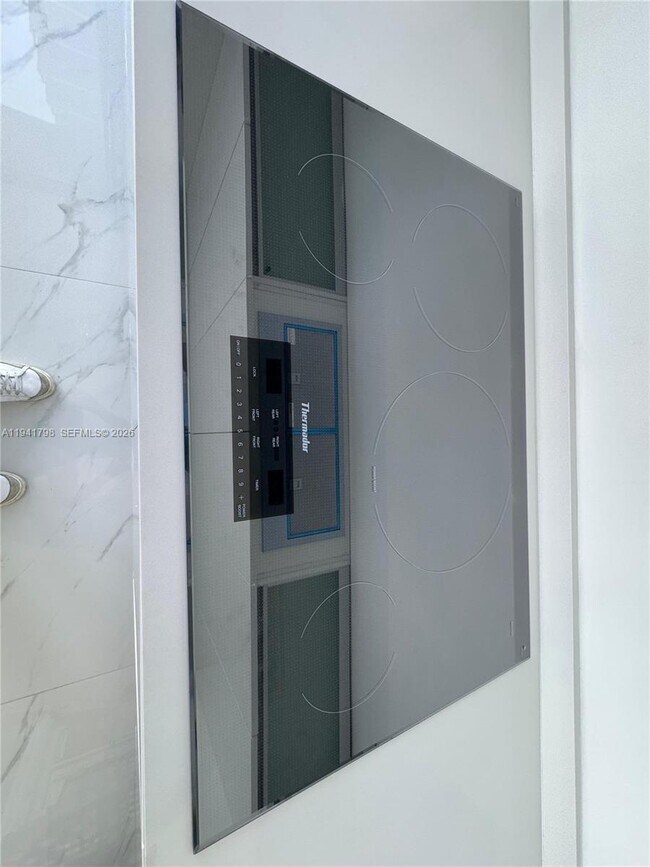 Foto del edificio - 700 NE 24th St