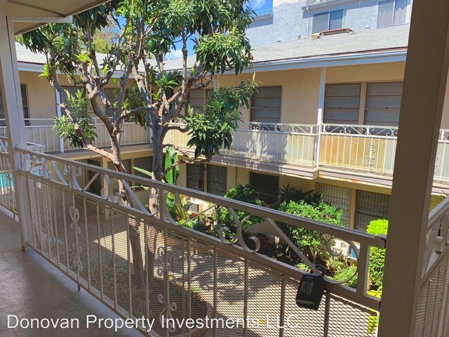 Foto del edificio - 4427 Woodman Ave