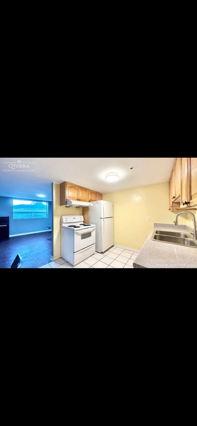Building Photo - 66 Hollyhedge Dr