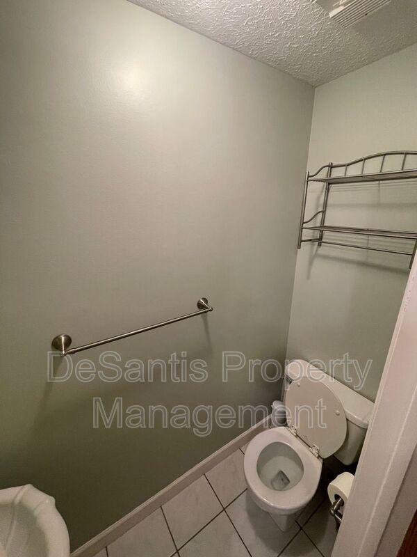 Foto del edificio - 925 Elm Ct