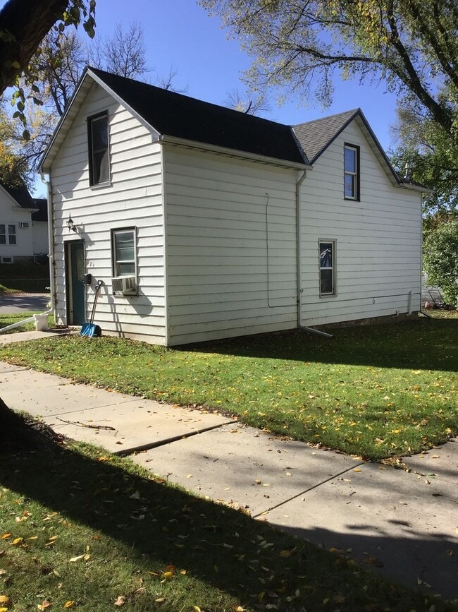 724 S Oak St, Fergus Falls, MN 56537 House Rental in Fergus Falls, MN