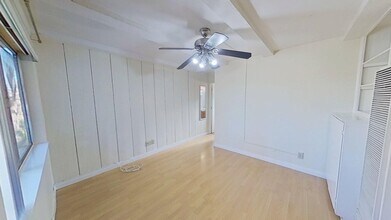 Building Photo - 332 E 20th St