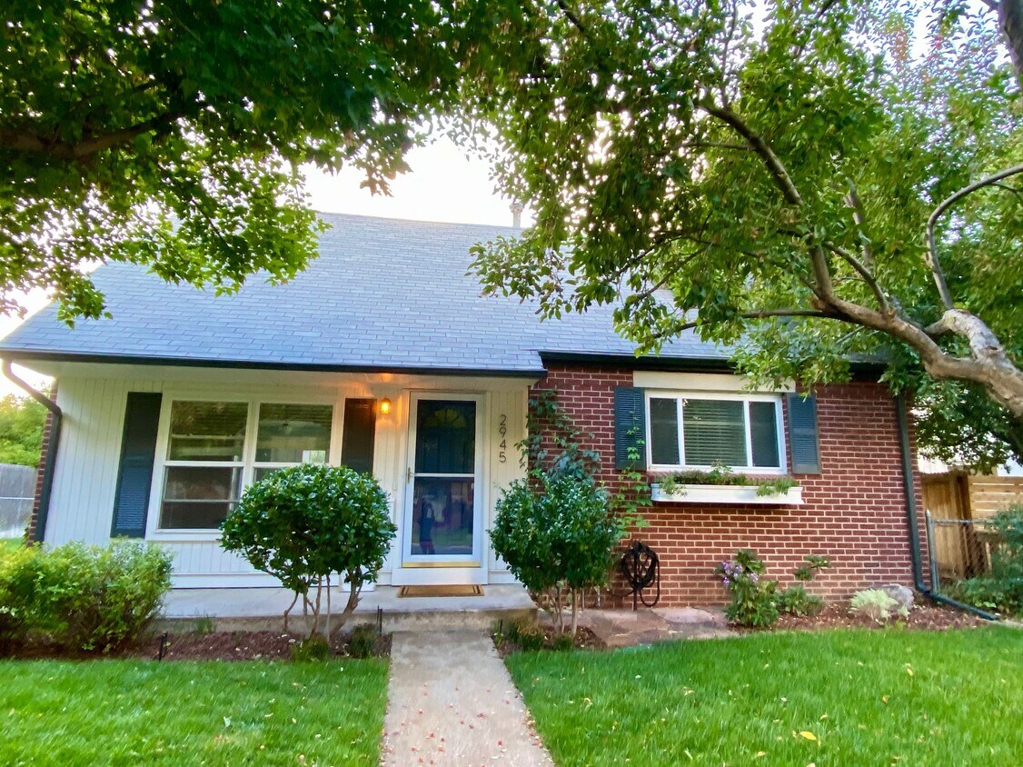 Foto principal - 2945 S Vine St