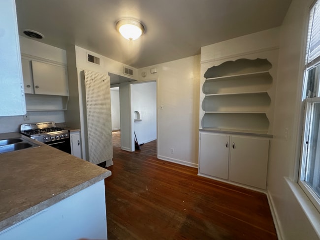 Building Photo - 406 S Kimball St