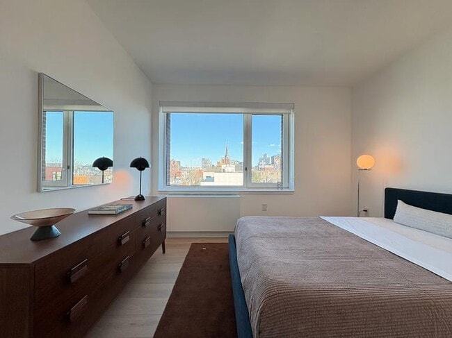 Building Photo - 0 bedroom in LONG ISLAND CITY NY 11101