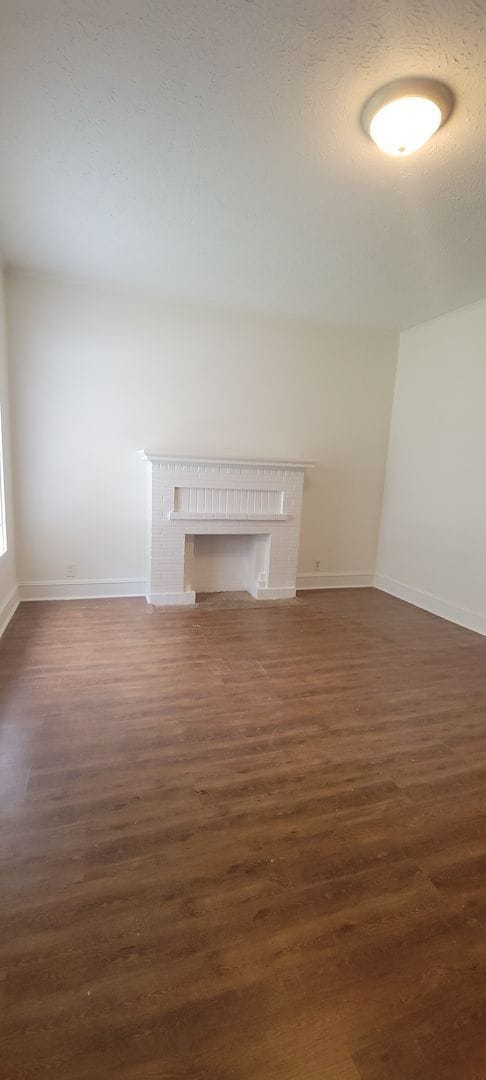 Building Photo - Great 3 bedroom/2 bath home with Oven, Refrigerator, Garage, Central Air & Heat!
