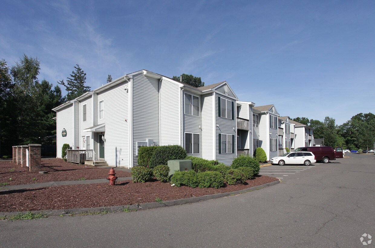 Pine Meadows Townhomes Plantsville Ct Apartments Com