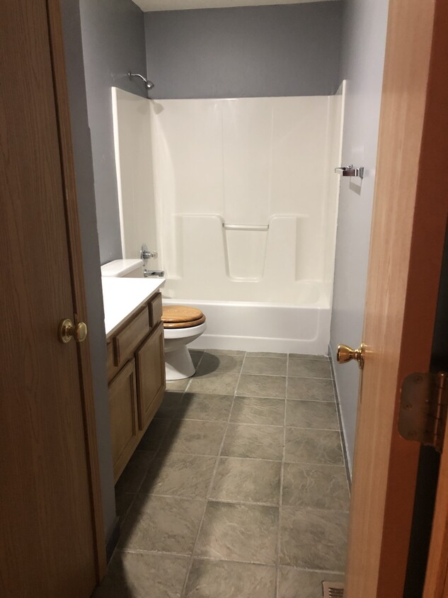 Master Bathroom - 7601 E 95th Ter