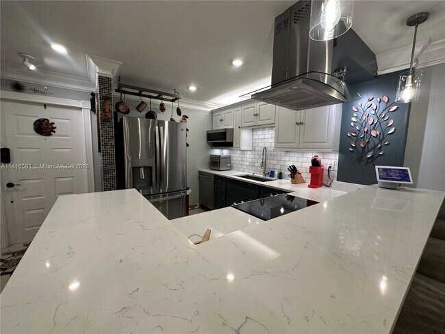 Building Photo - 3017 N Oakland Forest Dr