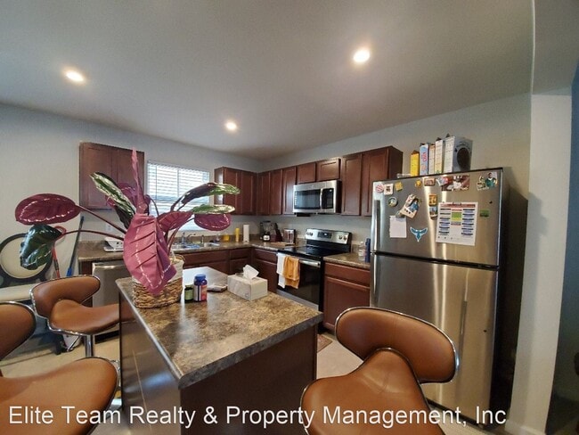 Building Photo - 3 br, 2.5 bath House - Jeffrey St 106