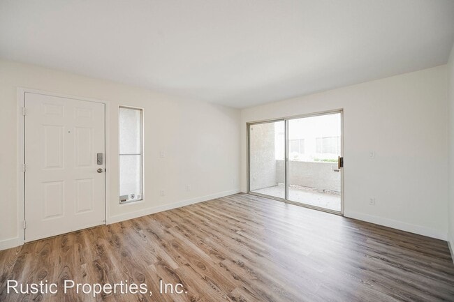 Building Photo - 2 br, 2 bath House - 3070 Tarpon Dr. #101